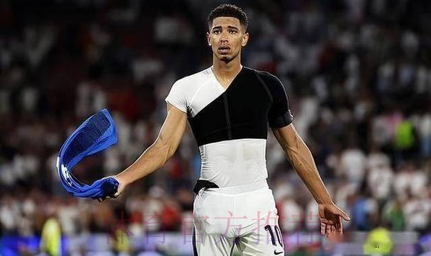 拼了! 西媒:贝林厄姆膝盖打止痛针出战拜仁 拼了! 西媒:贝林厄姆膝盖打止痛针出战拜仁